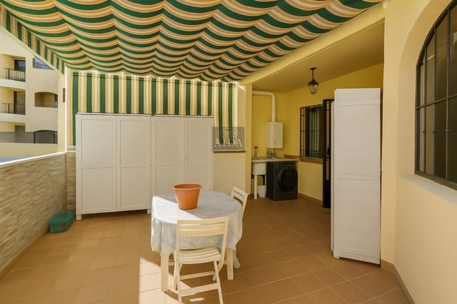 3 bedroom Flat for sale in Centro, Estepona with garage - € 374,900 (Ref: 9677638)