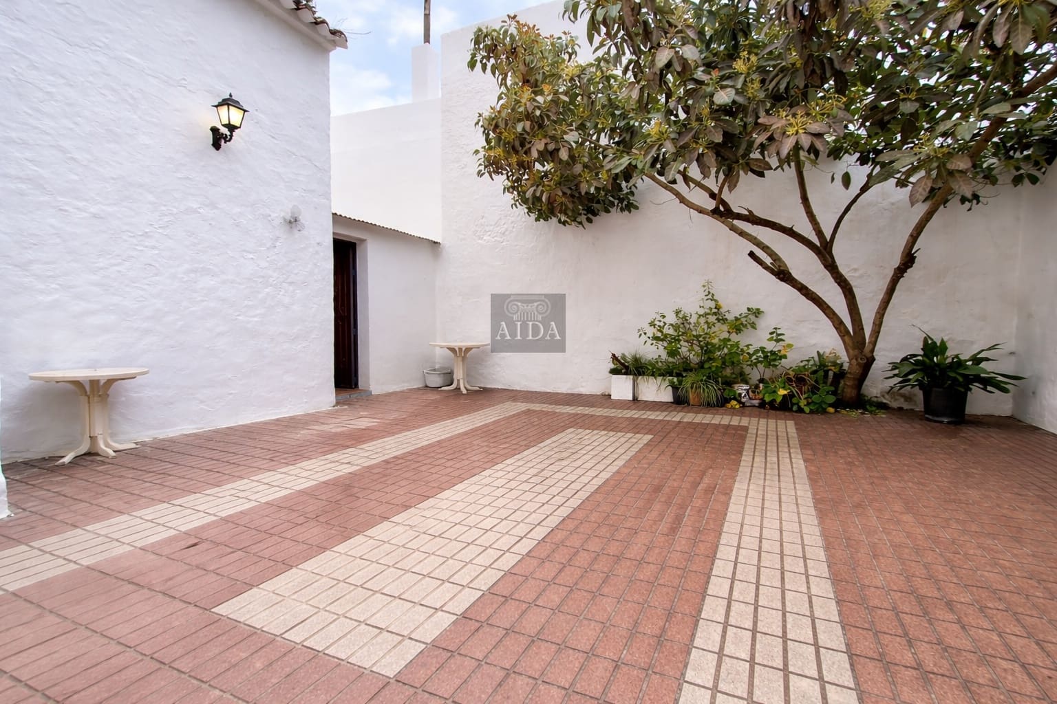 8 soveværelse Byhus til salg i Estepona - € 954.000 (Ref: 9755942)