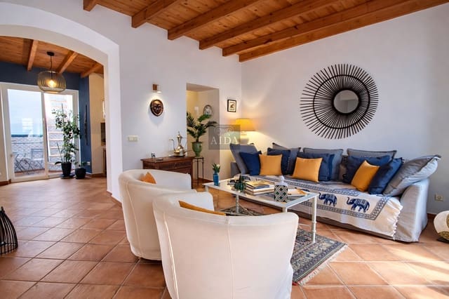 3 soverom Hus til salgs i Centro, Estepona - € 830 000 (Ref: 9789822)