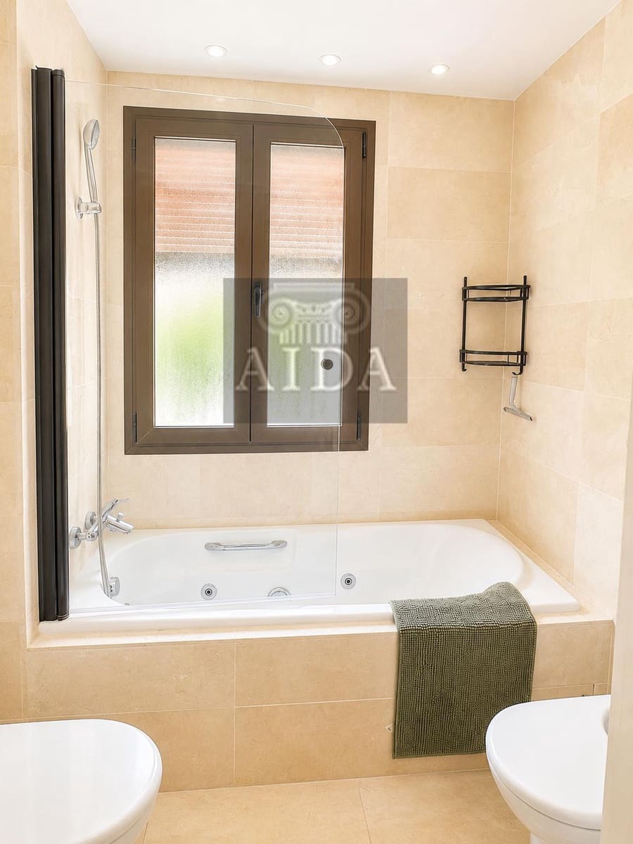 3 chambre Appartement à vendre à Estepona avec piscine garage - 419 000 € (Ref: 9849640)