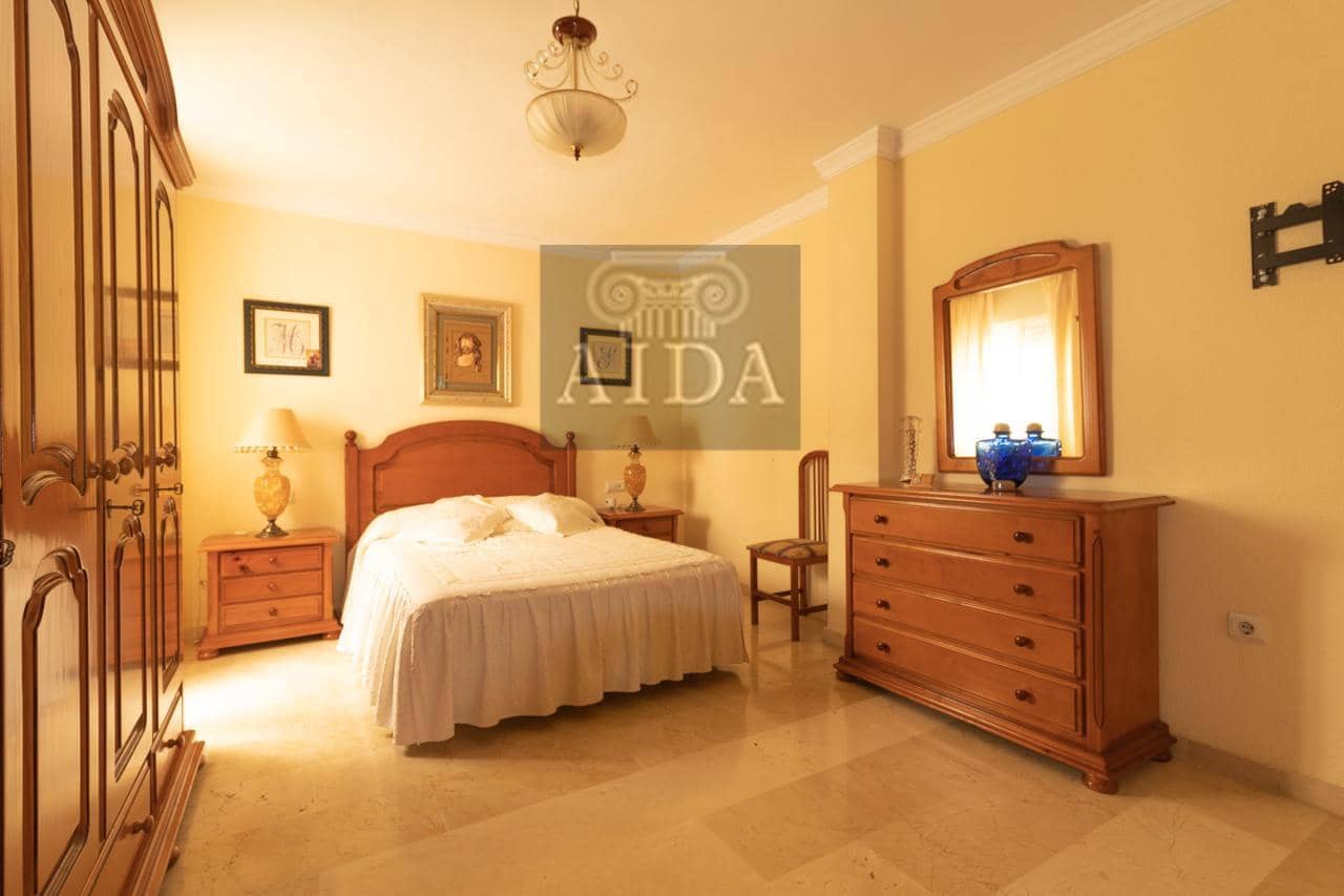 3 bedroom Flat for sale in Estepona - € 650,000 (Ref: 9863896)