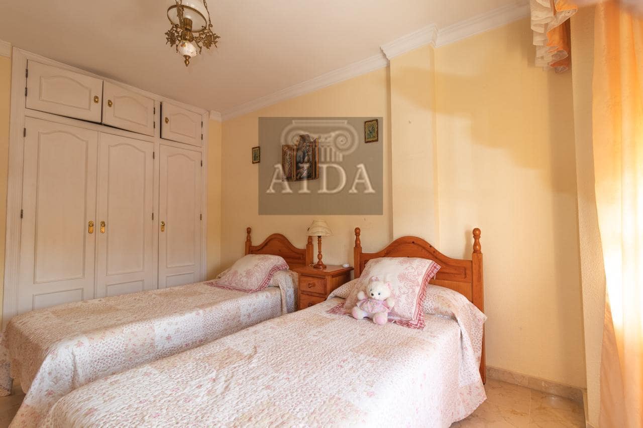 3 bedroom Flat for sale in Estepona - € 650,000 (Ref: 9863896)