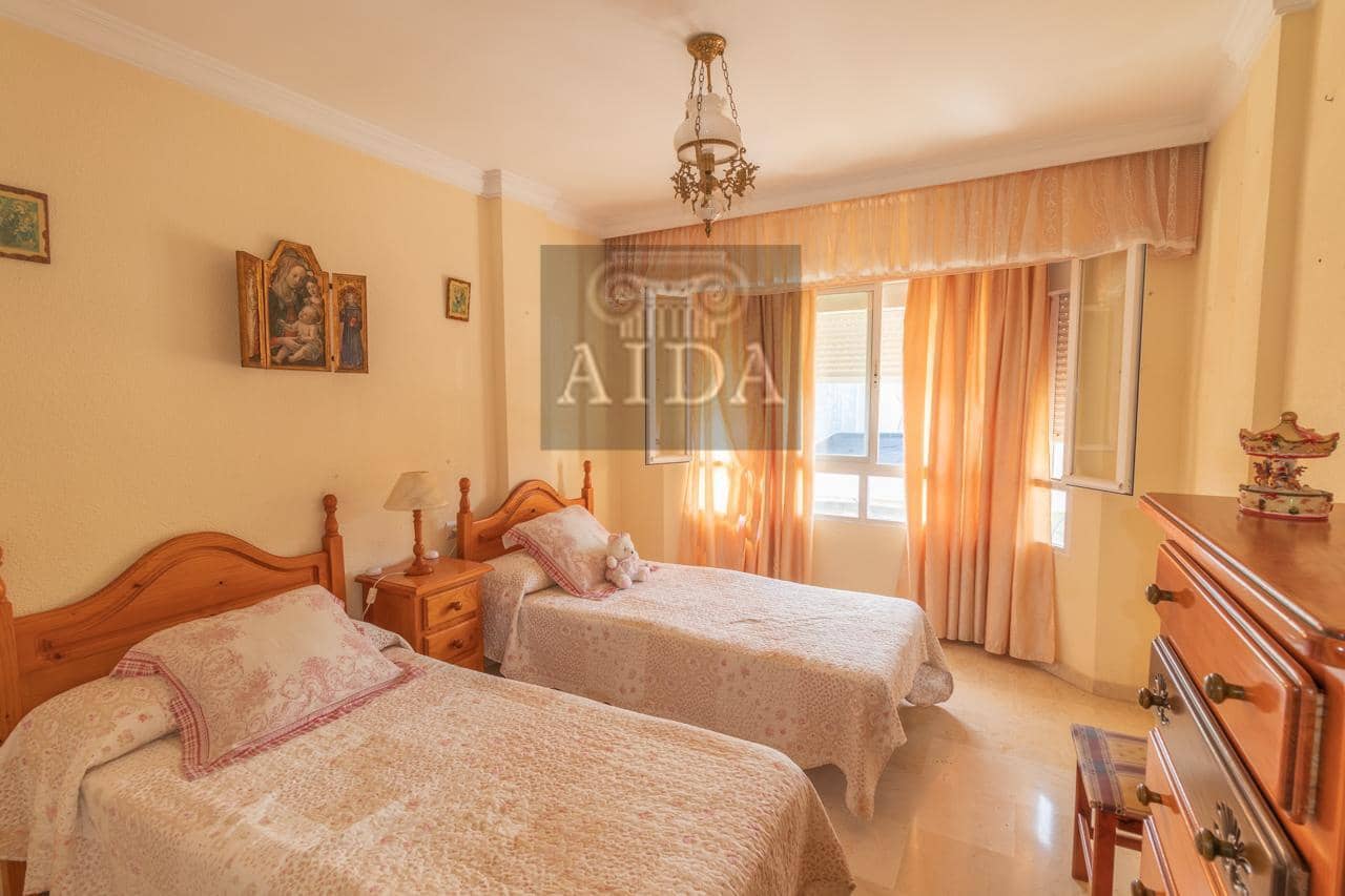 3 bedroom Flat for sale in Estepona - € 650,000 (Ref: 9863896)