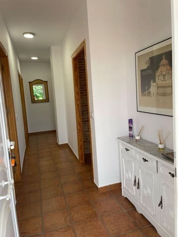 3 soveværelse Villa til salg i Onil med swimmingpool garage - € 370.000 (Ref: 9823228)