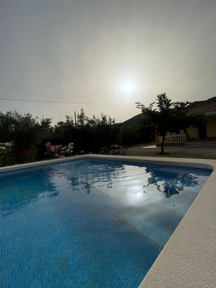 3 soveværelse Villa til salg i Onil med swimmingpool garage - € 370.000 (Ref: 9823228)