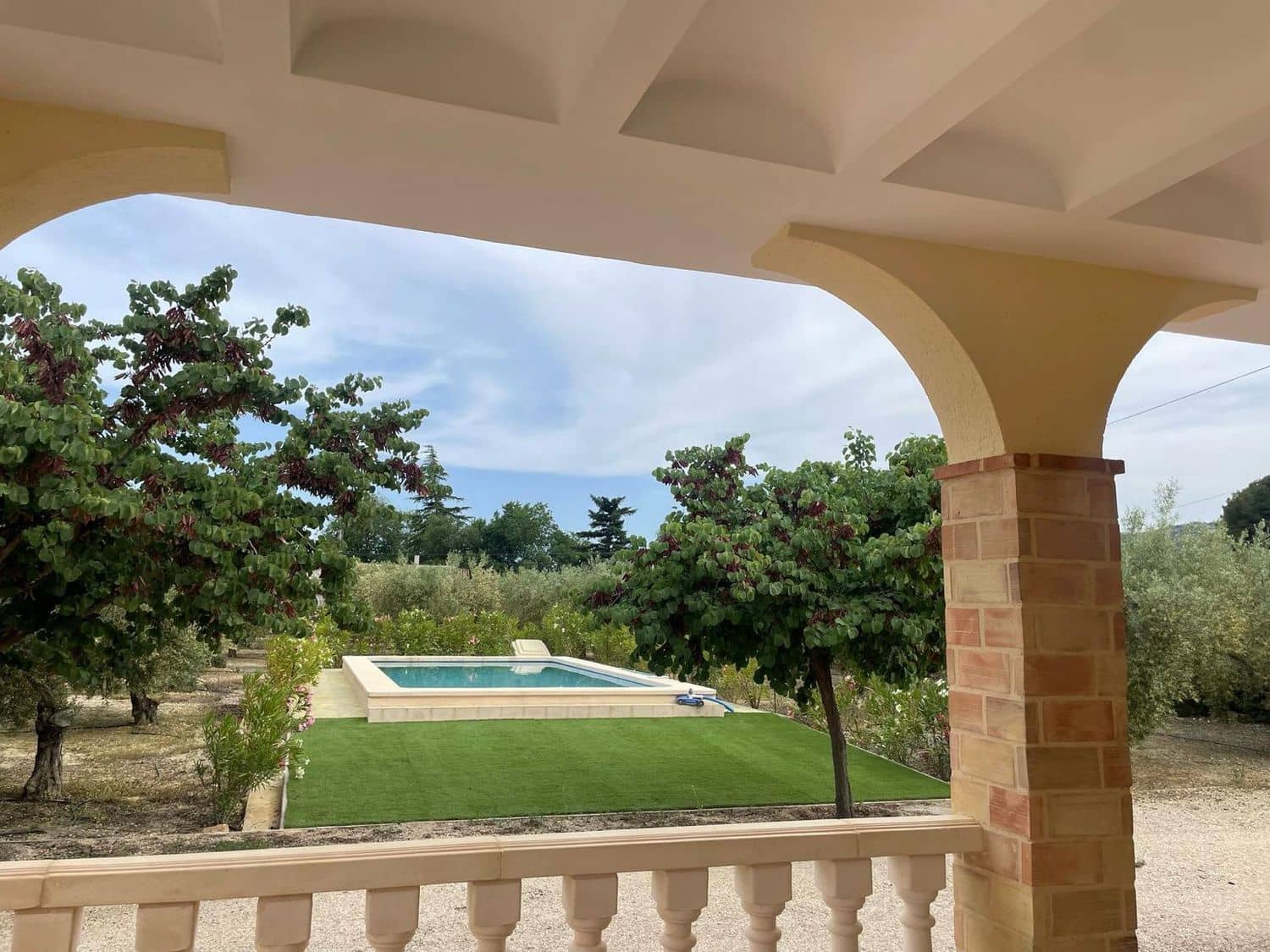 3 soveværelse Villa til salg i Onil med swimmingpool garage - € 370.000 (Ref: 9823228)