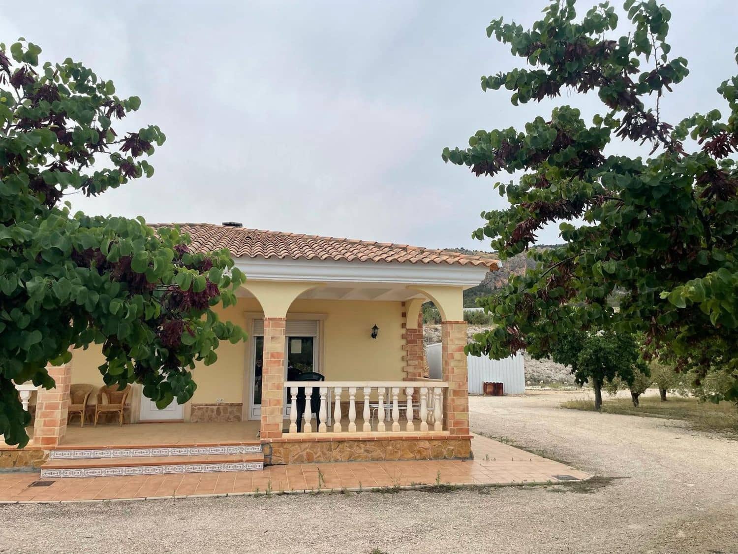 3 soveværelse Villa til salg i Onil med swimmingpool garage - € 370.000 (Ref: 9823228)