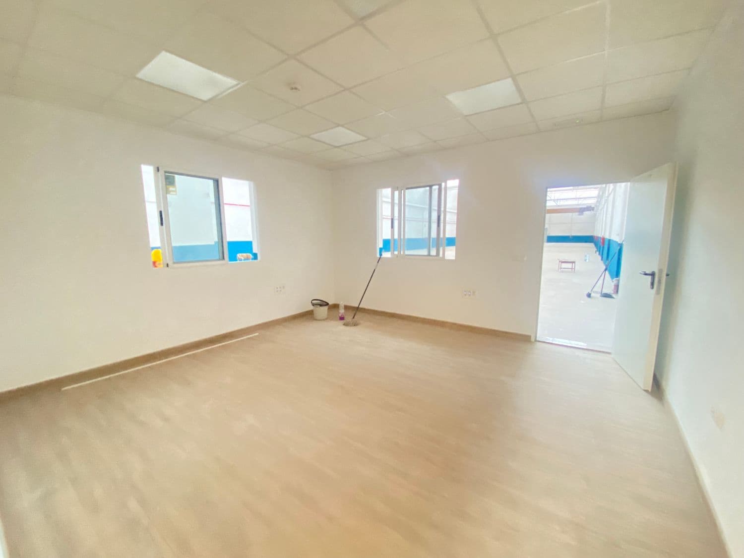 Commercial for sale in Alicante / Alacant city - € 1,600,000 (Ref: 9823232)