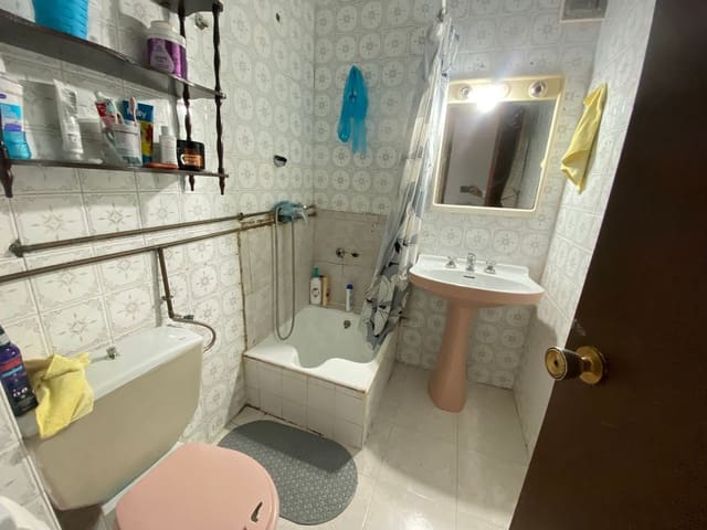 3 sovrum Lägenhet till salu i Carolinas Altas, Alicante stad med garage - 114 000 € (Ref: 9823234)
