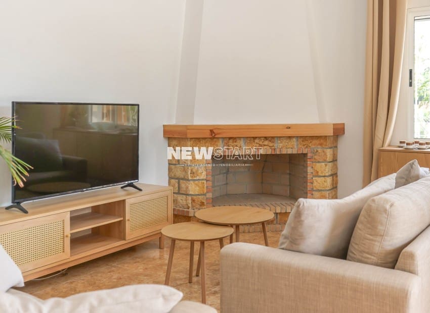 3 sypialnia Finka/Dom wiejski na sprzedaż w Daimes z basenem garażem - 429 000 € (Ref: 10042006)