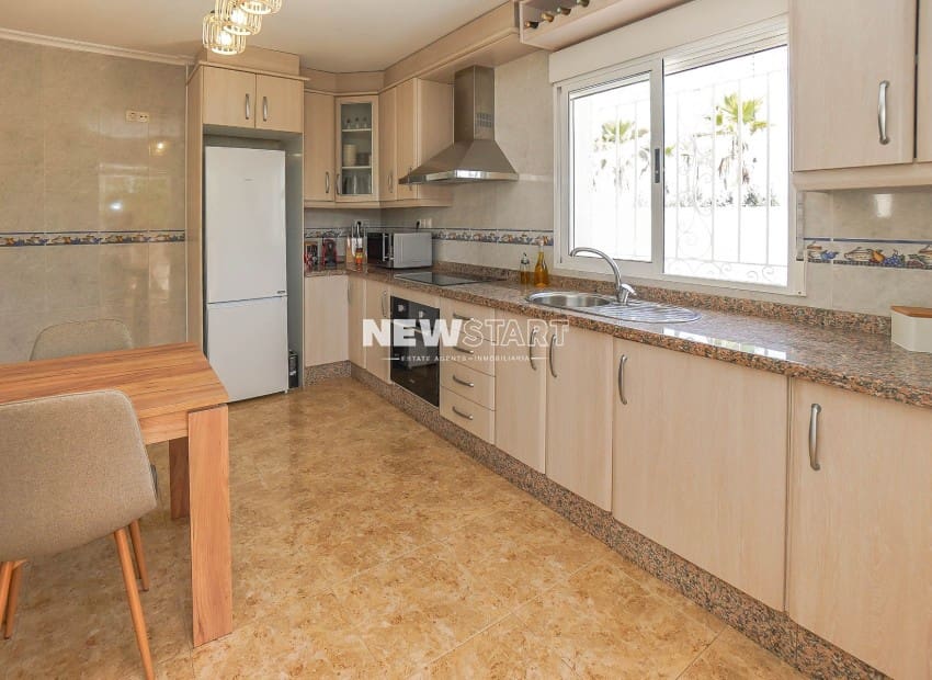 3 sypialnia Finka/Dom wiejski na sprzedaż w Daimes z basenem garażem - 429 000 € (Ref: 10042006)