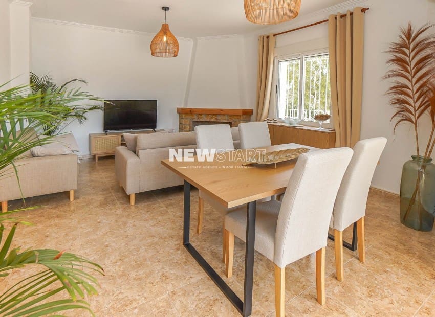 3 sypialnia Finka/Dom wiejski na sprzedaż w Daimes z basenem garażem - 429 000 € (Ref: 10042006)