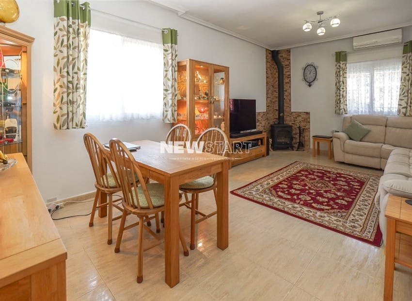 3 makuuhuone Huvila myytävänä paikassa San Fulgencio mukana uima-altaan 
autotalli - 365 000 € (Ref: 10045856)