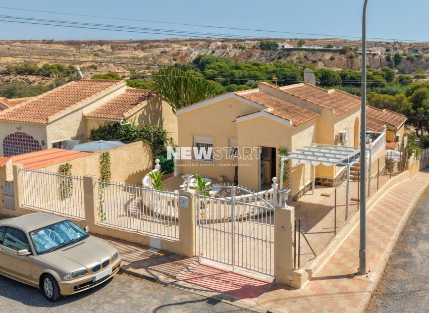2 soveværelse Villa til salg i San Fulgencio med garage - € 170.000 (Ref: 10064924)