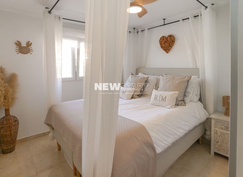 Bungalow de 2 habitaciones en San Fulgencio en venta con garaje - 145.000 € (Ref: 10101117)