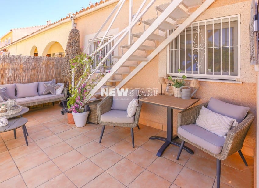 Bungalow de 2 habitaciones en San Fulgencio en venta con garaje - 145.000 € (Ref: 10101117)