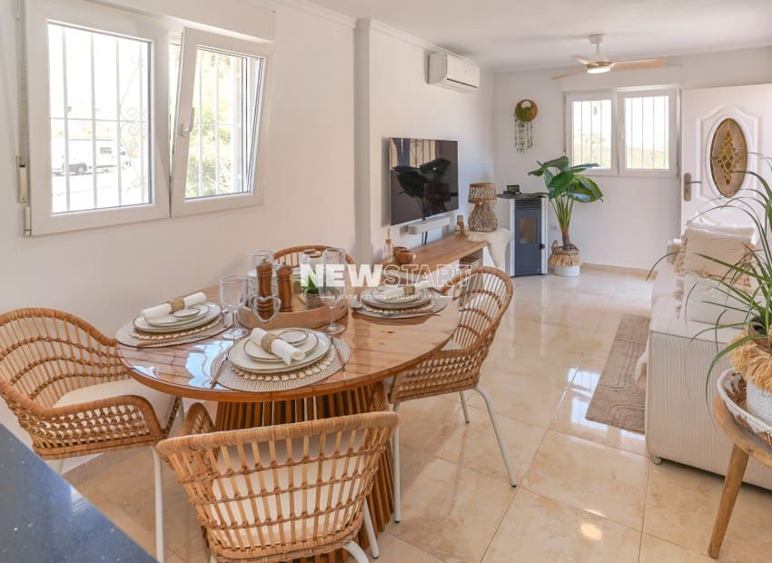 Bungalow de 2 habitaciones en San Fulgencio en venta con garaje - 145.000 € (Ref: 10101117)