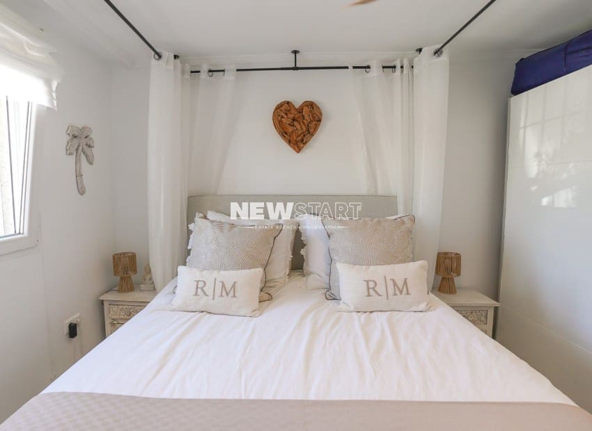 Bungalow de 2 habitaciones en San Fulgencio en venta con garaje - 145.000 € (Ref: 10101117)