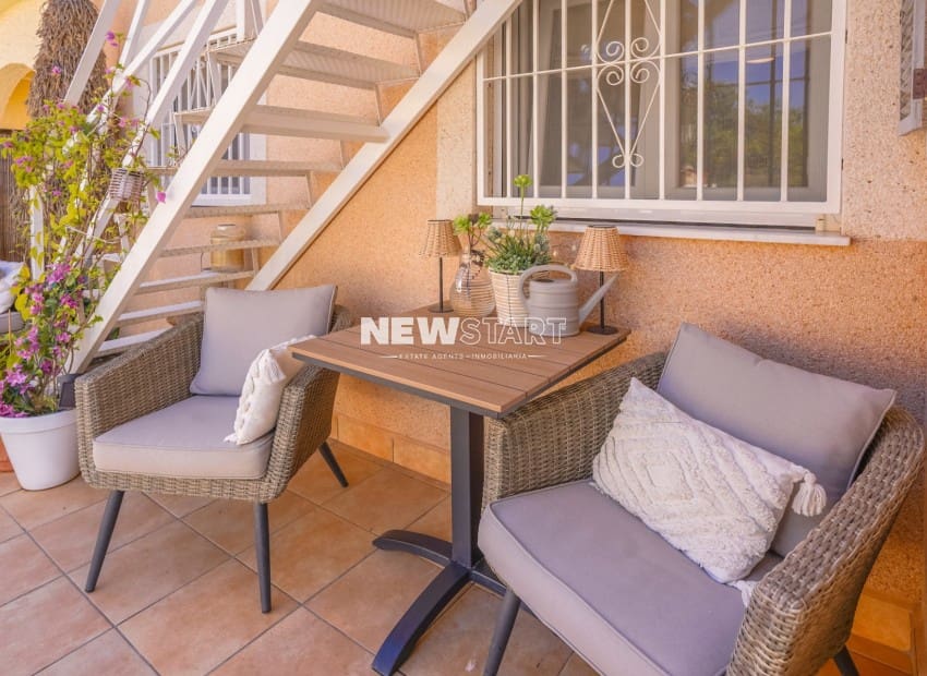 Bungalow de 2 habitaciones en San Fulgencio en venta con garaje - 145.000 € (Ref: 10101117)