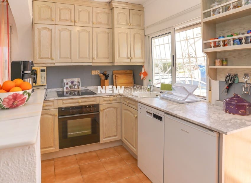 2 Zimmer Villa zu verkaufen in San Fulgencio mit Garage - 189.000 € (Ref: 10103532)