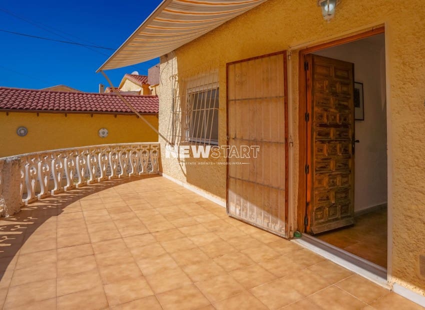 2 Zimmer Villa zu verkaufen in San Fulgencio mit Garage - 189.000 € (Ref: 10103532)