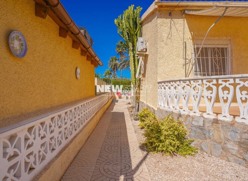 2 Zimmer Villa zu verkaufen in San Fulgencio mit Garage - 189.000 € (Ref: 10103532)