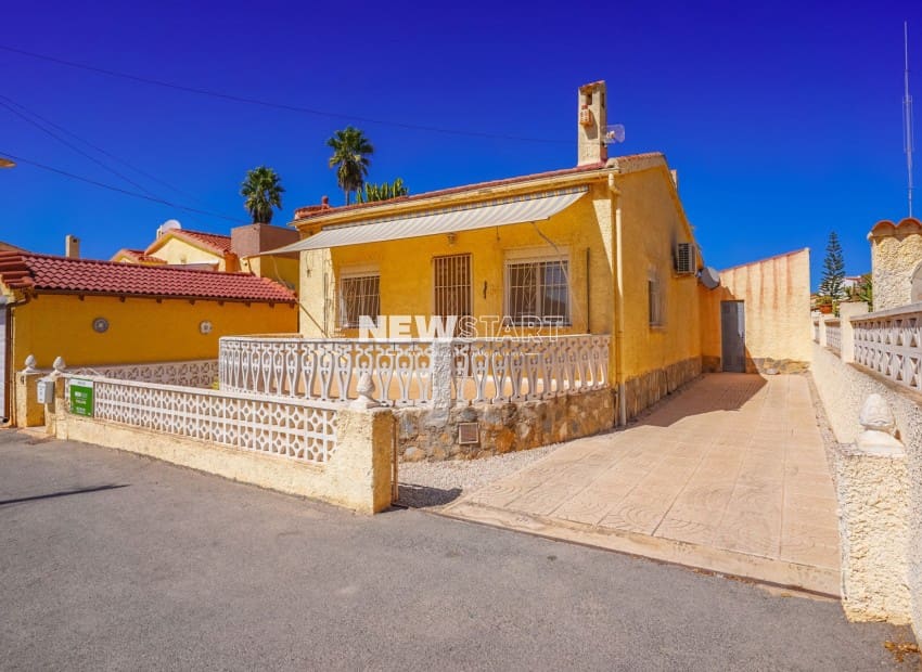 2 Zimmer Villa zu verkaufen in San Fulgencio mit Garage - 189.000 € (Ref: 10103532)