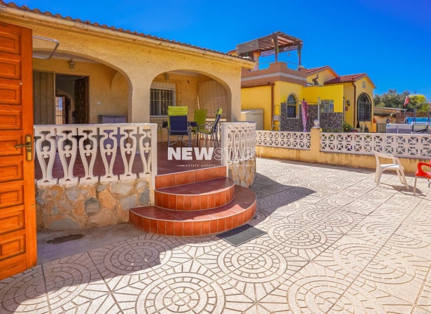 2 Zimmer Villa zu verkaufen in San Fulgencio mit Garage - 189.000 € (Ref: 10103532)
