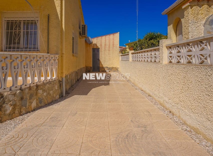 2 Zimmer Villa zu verkaufen in San Fulgencio mit Garage - 189.000 € (Ref: 10103532)