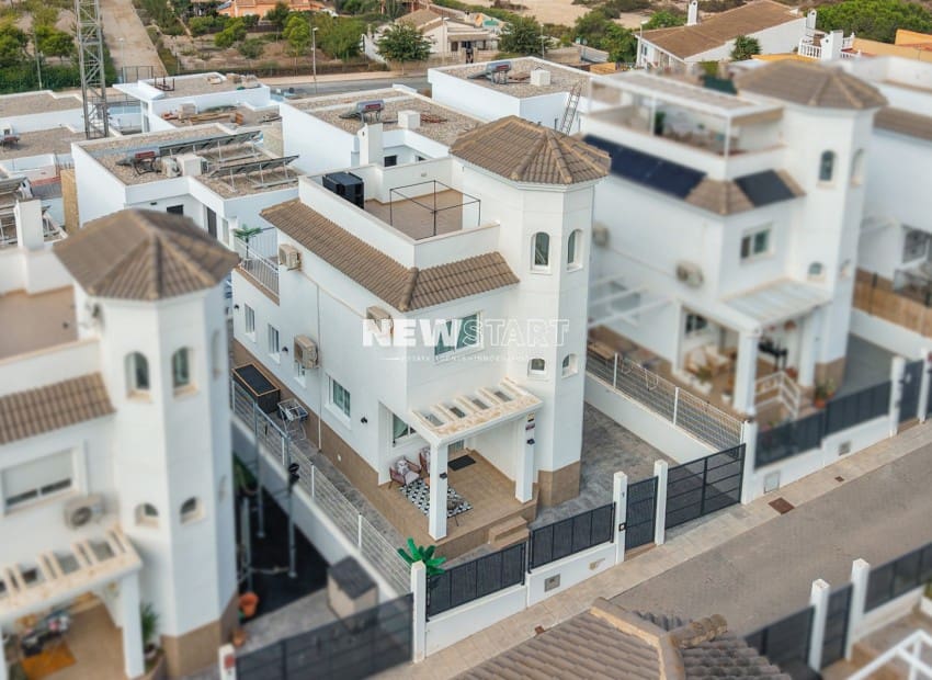 2 slaapkamer Villa te koop in San Fulgencio met zwembad garage - € 360.000 (Ref: 10130151)