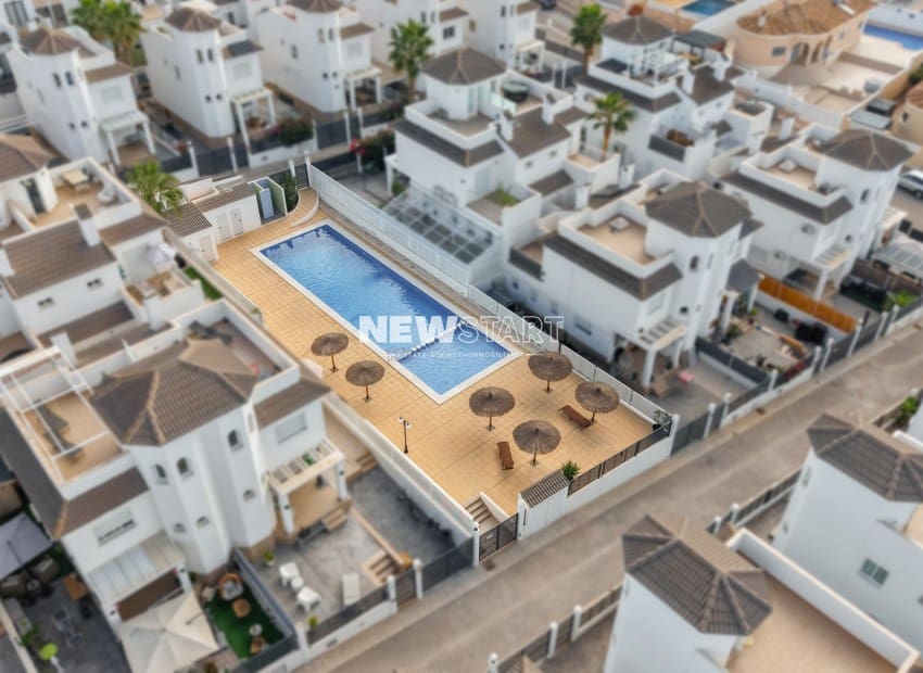 2 slaapkamer Villa te koop in San Fulgencio met zwembad garage - € 360.000 (Ref: 10130151)