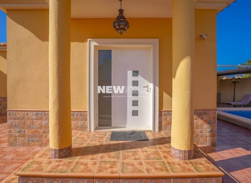3 bedroom Villa for sale in San Fulgencio with pool garage - € 385,000 (Ref: 10158327)
