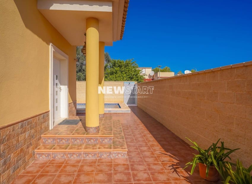 3 bedroom Villa for sale in San Fulgencio with pool garage - € 385,000 (Ref: 10158327)