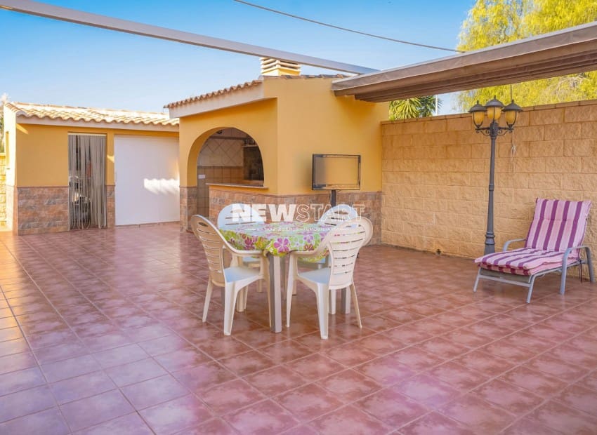 3 bedroom Villa for sale in San Fulgencio with pool garage - € 385,000 (Ref: 10158327)