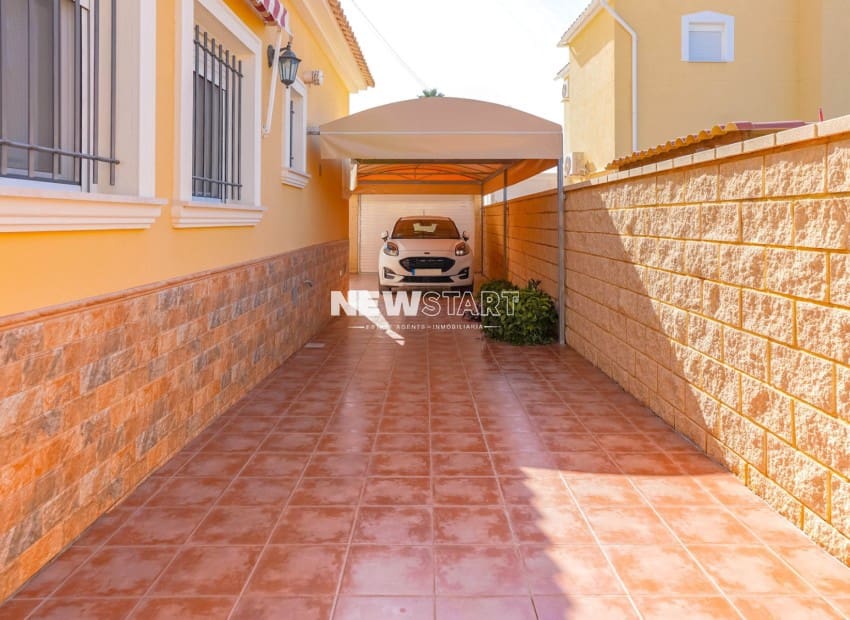 3 bedroom Villa for sale in San Fulgencio with pool garage - € 385,000 (Ref: 10158327)