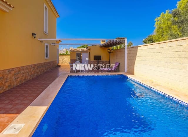 Chalet de 3 habitaciones en San Fulgencio en venta con piscina garaje - 385.000 € (Ref: 10158327)
