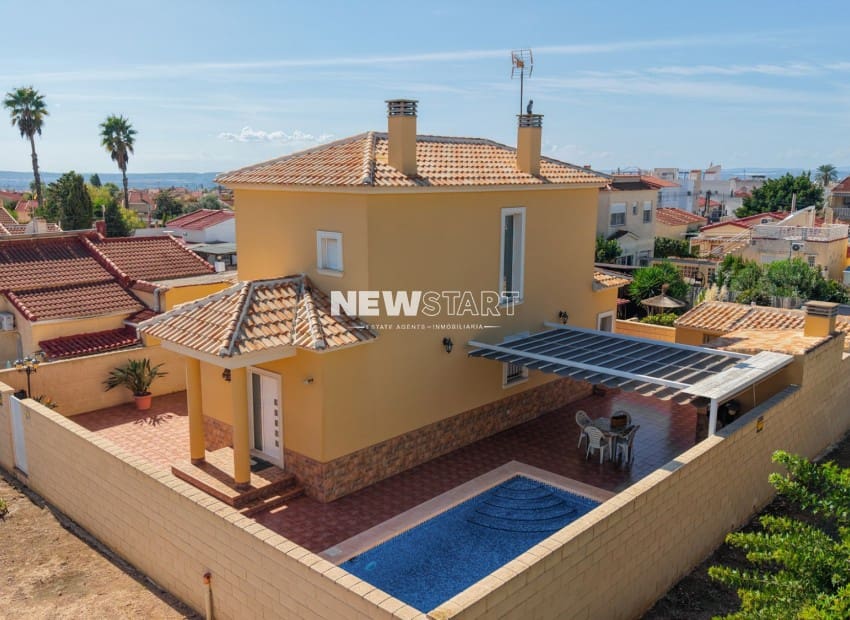 3 bedroom Villa for sale in San Fulgencio with pool garage - € 385,000 (Ref: 10158327)