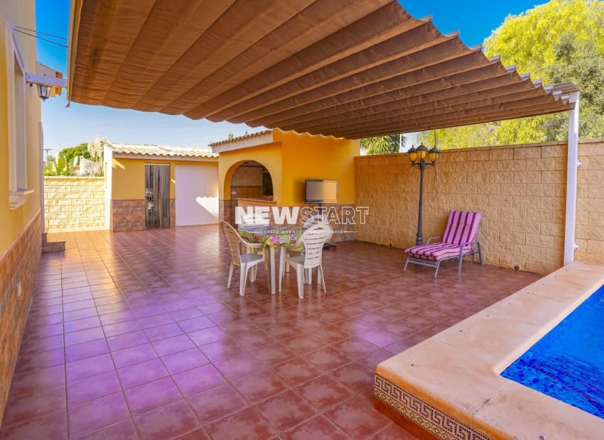 3 bedroom Villa for sale in San Fulgencio with pool garage - € 385,000 (Ref: 10158327)
