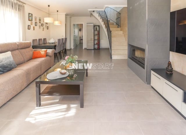 Chalet de 3 habitaciones en San Fulgencio en venta con piscina garaje - 385.000 € (Ref: 10158327)