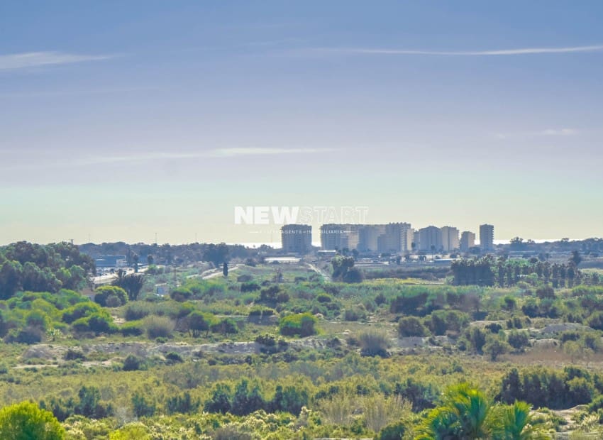 Casa de 2 habitaciones en San Fulgencio en venta con garaje - 129.000 € (Ref: 10172274)
