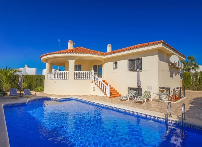 Chalet de 5 habitaciones en San Fulgencio en venta con piscina garaje - 475.000 € (Ref: 7122804)