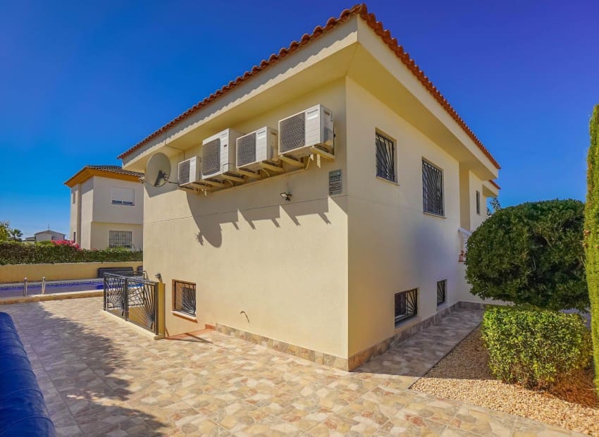 Chalet de 5 habitaciones en San Fulgencio en venta con piscina garaje - 475.000 € (Ref: 7122804)