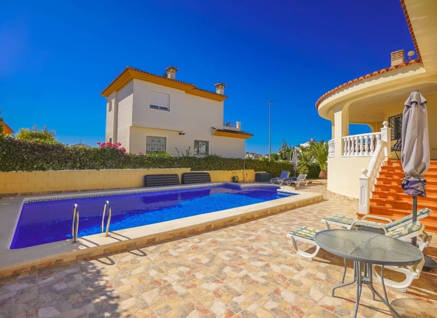 Chalet de 5 habitaciones en San Fulgencio en venta con piscina garaje - 475.000 € (Ref: 7122804)