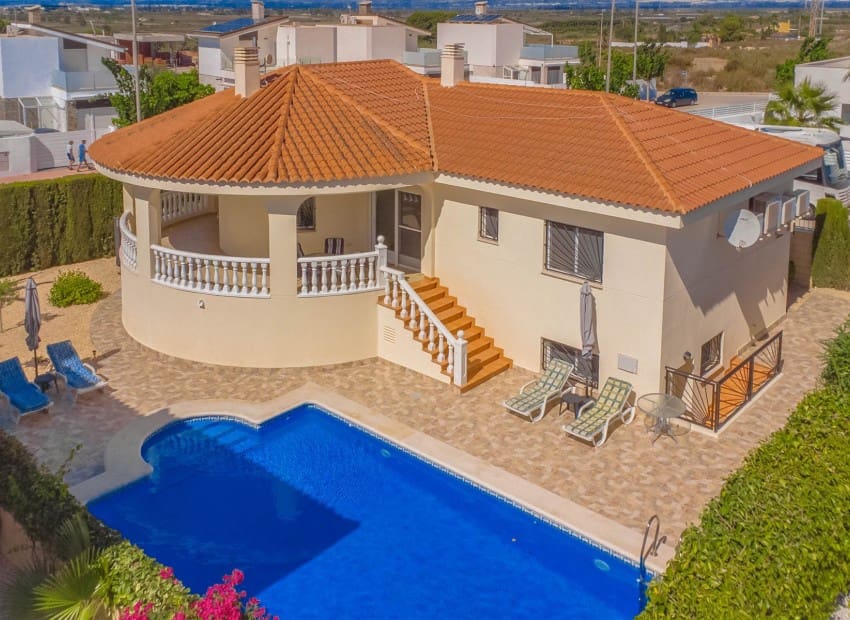 Chalet de 5 habitaciones en San Fulgencio en venta con piscina garaje - 475.000 € (Ref: 7122804)