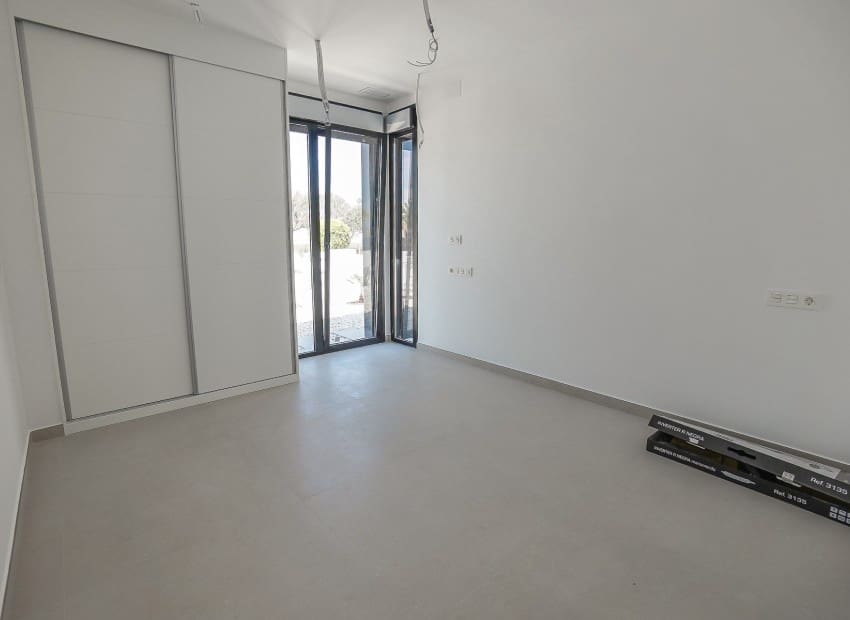 Chalet de 3 habitaciones en San Fulgencio en venta con piscina - 677.000 € (Ref: 8832097)