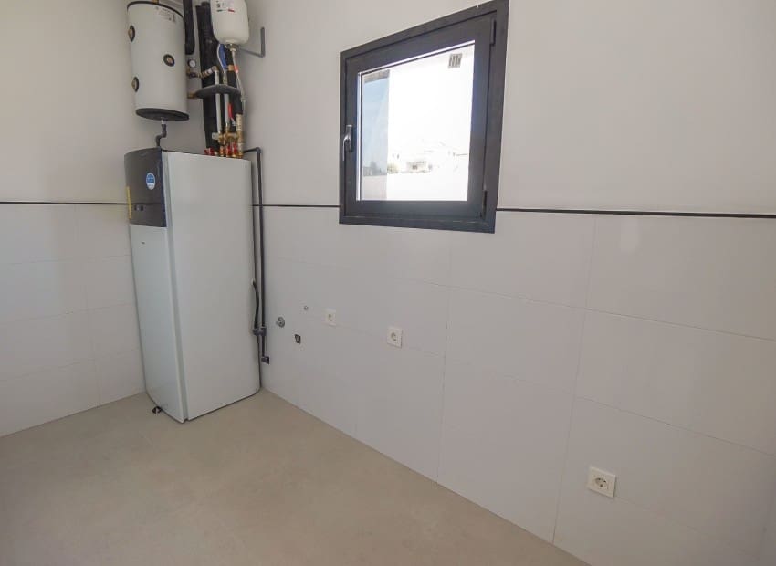 Chalet de 3 habitaciones en San Fulgencio en venta con piscina - 677.000 € (Ref: 8832097)