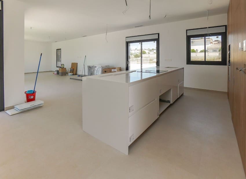 Chalet de 3 habitaciones en San Fulgencio en venta con piscina - 677.000 € (Ref: 8832097)