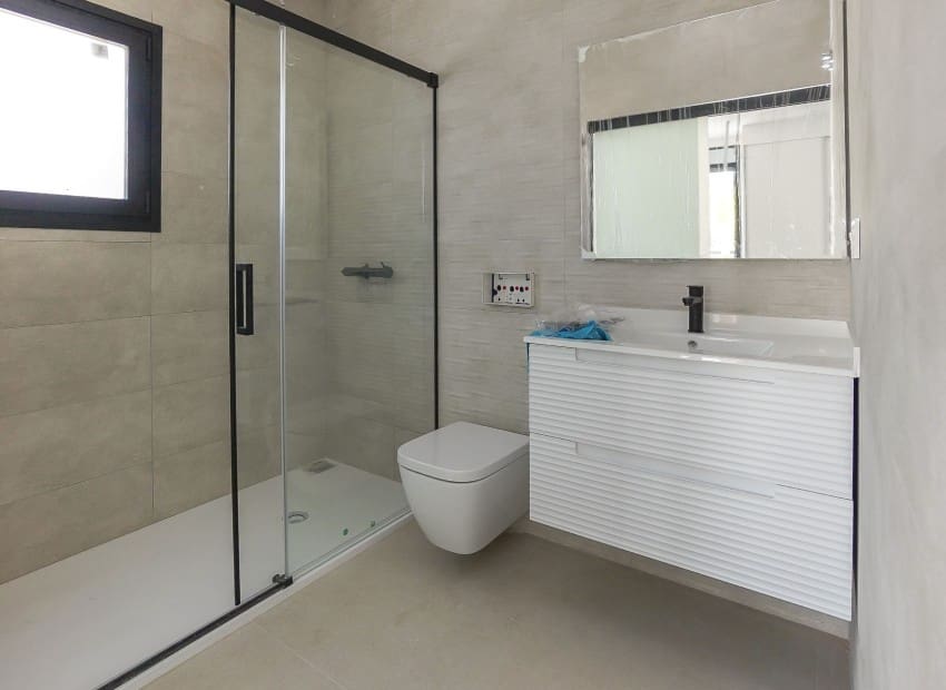 Chalet de 3 habitaciones en San Fulgencio en venta con piscina - 677.000 € (Ref: 8832097)