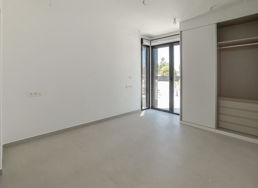 Chalet de 3 habitaciones en San Fulgencio en venta con piscina - 677.000 € (Ref: 8832097)