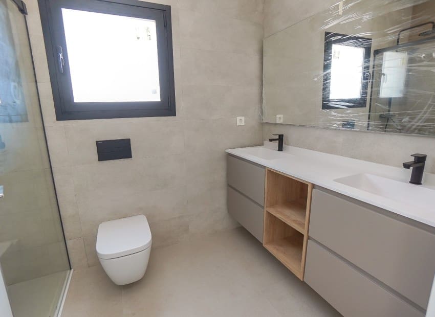 Chalet de 3 habitaciones en San Fulgencio en venta con piscina - 677.000 € (Ref: 8832097)